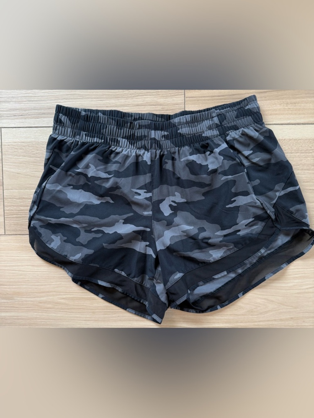 Athleta Camo Mesh Racer Run Shorts Gray Black Small
